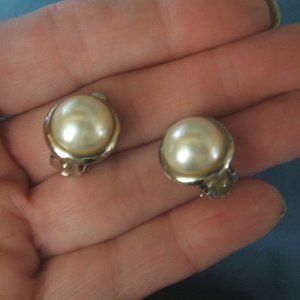 Vintage Faux Pearl Stud Silvertone Clip On Earring